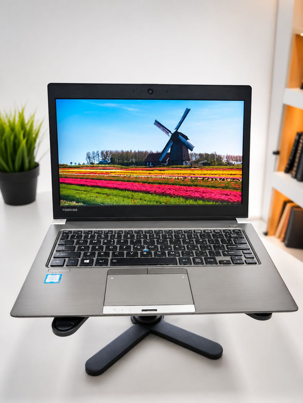 لپتاپ استوک توشیبا Toshiba Z30 | پردازنده Core i5 نسل6 | رم 8 گیگ | حافظه 256SSD | صفحه نمایش 13.5 اینچ