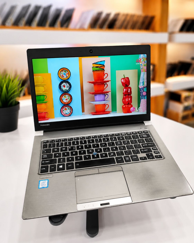 لپتاپ استوک توشیبا Toshiba Z30 | پردازنده Core i5 نسل6 | رم 8 گیگ | حافظه 256SSD | صفحه نمایش 13.5 اینچ
