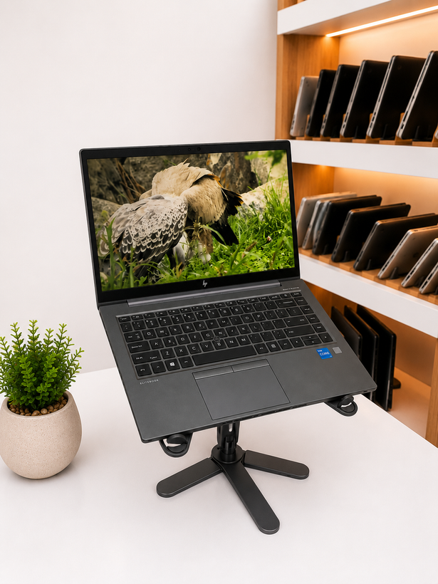 لپتاپ استوک اچ پی HP Zbook Firefly G8 | پردازنده Core i5 نسل 11 | رم 8 گیگ | حافظه 256SSD | صفحه نمایش 14 اینچ