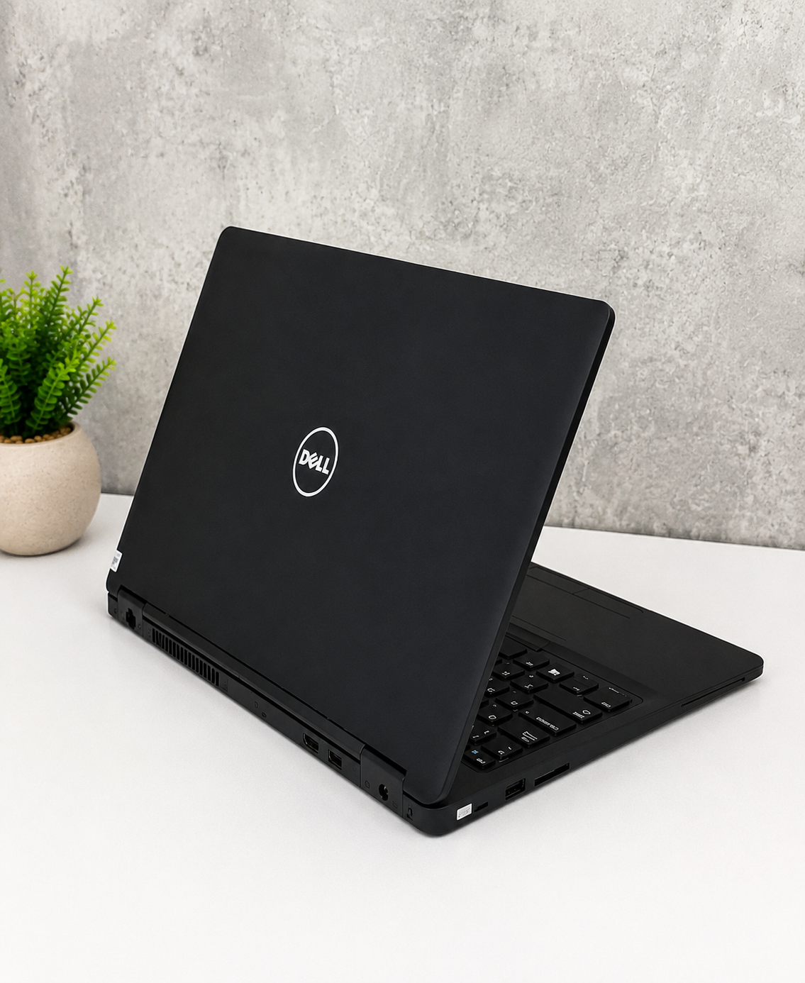 لپتاپ استوک دل Dell Precision 3520 | پردازنده Core i5 نسل 7 | 2 گیگ گرافیک مجزا | رم 8 گیگ | حافظه 256SSD | صفحه نمایش 15.6 اینچ
