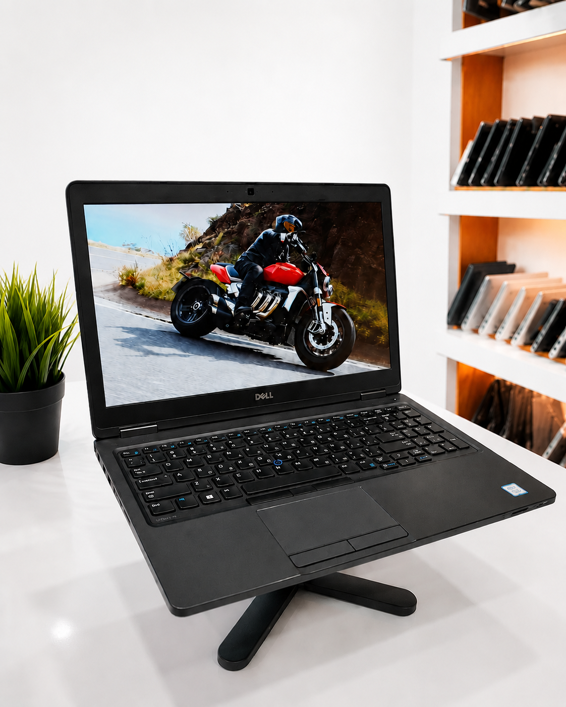 لپتاپ استوک دل Dell Latitude 5590 | پردازنده Core i7 نسل 8 | رم 8 گیگ | حافظه 256SSD | صفحه نمایش 15.6 اینچ