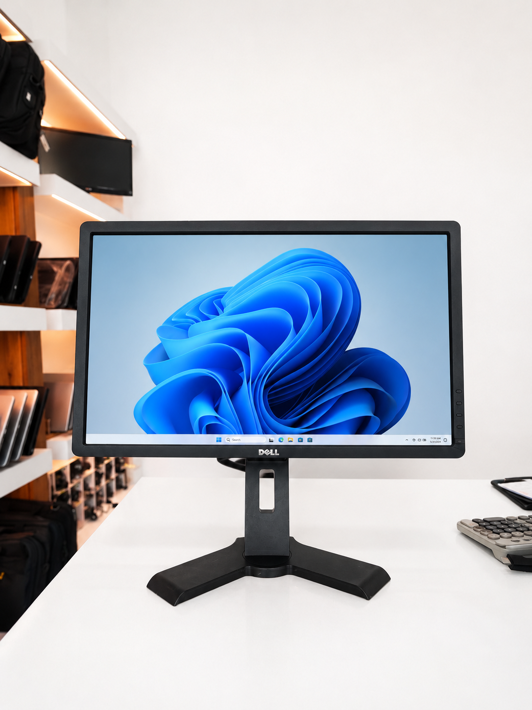 مانیتور استوک دل 22 اینچ Dell P2212 | پورت VGA | پایه آسانسوری