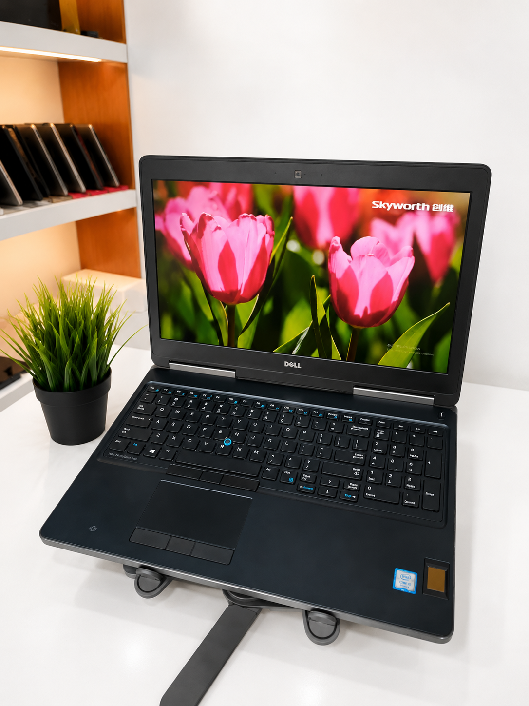 لپتاپ استوک دل Dell Precision 7510 | پردازنده زئون | 4 گیگ گرافیک مجزا | رم 16 گیگ | صفحه نمایش 15.6 اینچ
