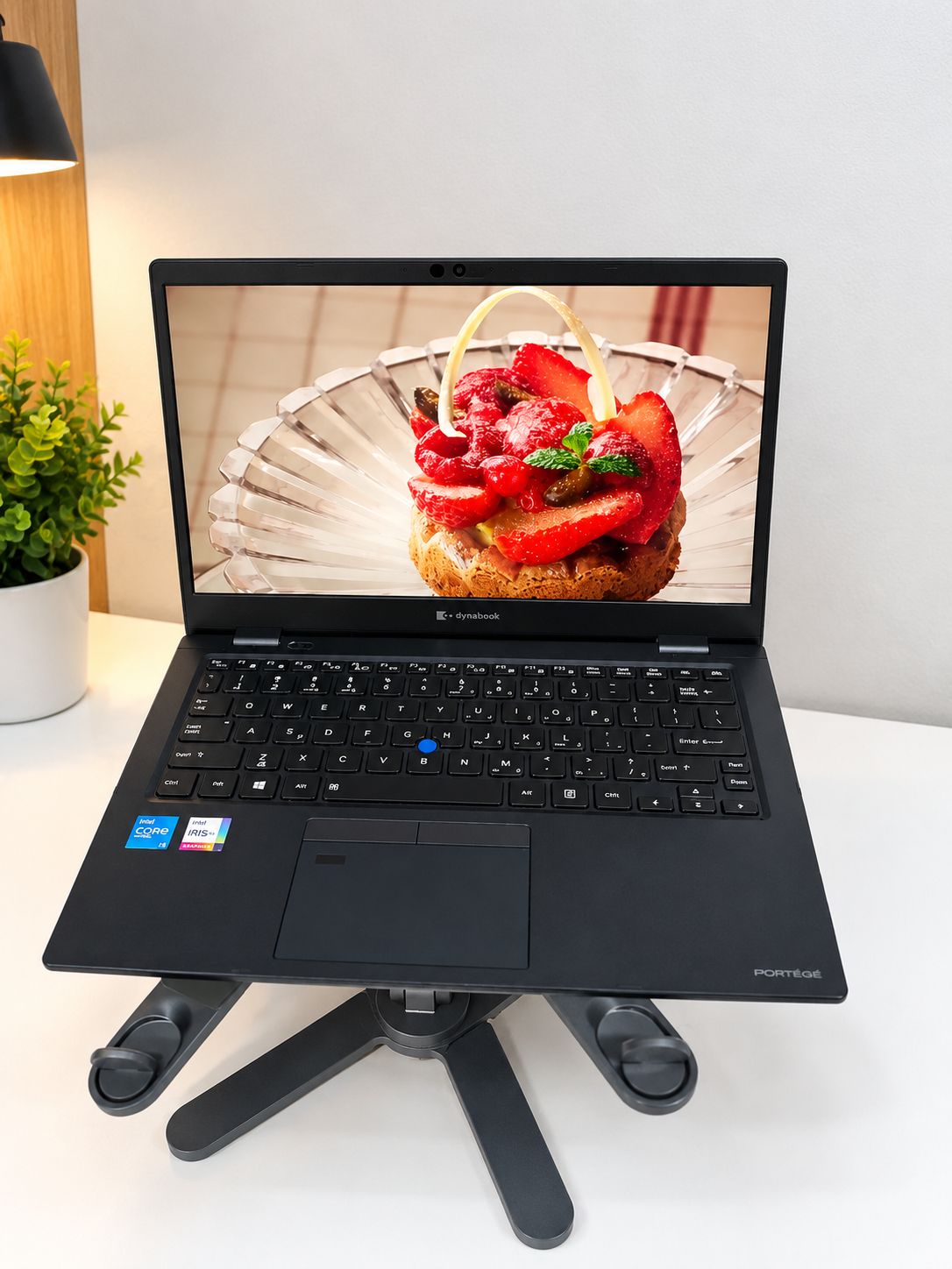 لپتاپ استوک توشیبا Dynabook | پردازنده Core i5 نسل 11 | رم 8 گیگ | حافظه 256SSD | صفحه نمایش 13.5 اینچ