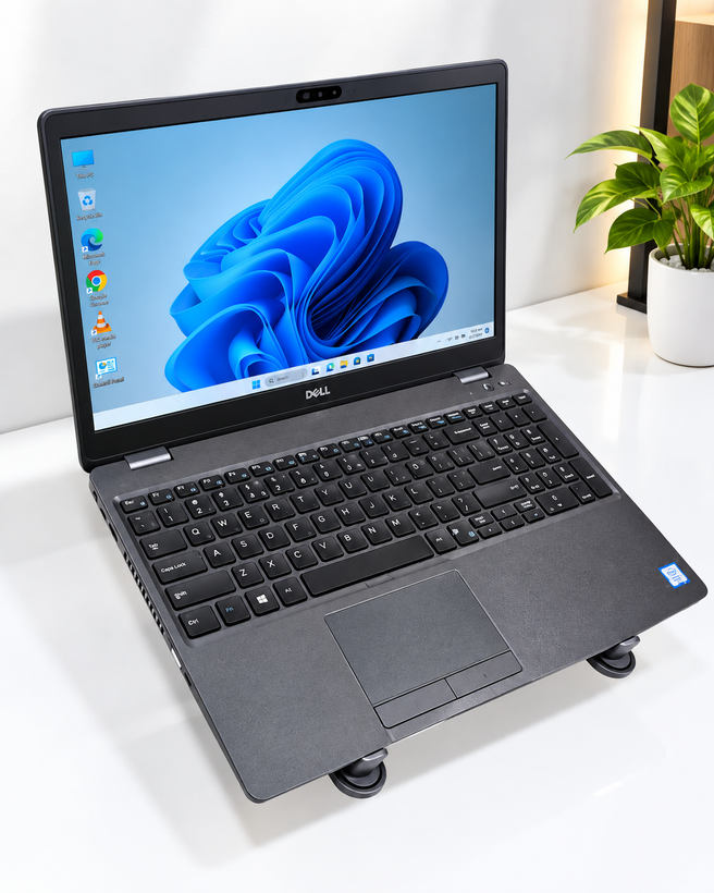 لپتاپ استوک دل Dell Latitude 5500 | پردازنده Core i7 نسل 8 | رم 8 گیگ | حافظه 256SSD | صفحه نمایش 15.6 اینچ